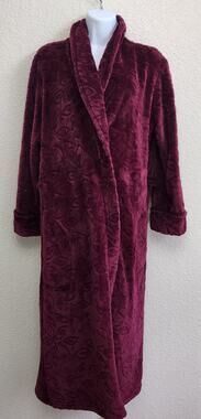 Jasmine Rose Burgundy Plush Robe Small Pockets Pockets Soft Comfy Cozy